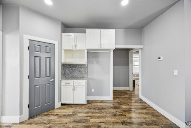 kitchen featuring dark wood-style floors, baseboards, recessed lighting, decorative backsplash, and white cabinetry