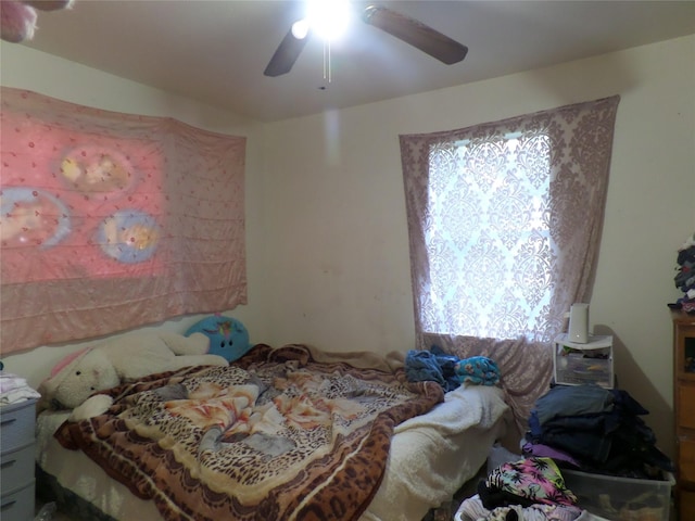 bedroom featuring ceiling fan