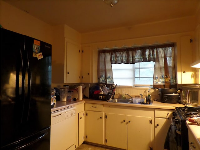 kitchen with a sink, freestanding refrigerator, gas stove, light countertops, and dishwasher