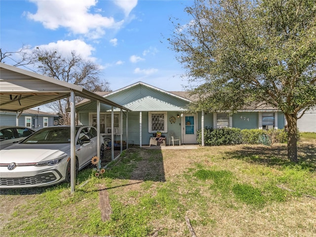 view of front of house with a front lawn