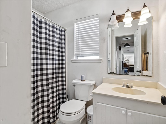 full bath with toilet, a textured ceiling, vanity, and a shower with curtain