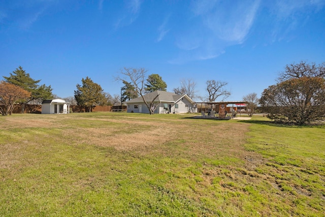 view of yard with an outdoor structure