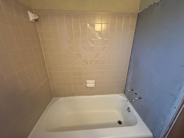 full bathroom featuring shower / bath combination