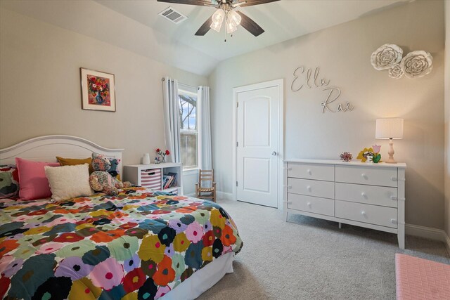 full bathroom featuring toilet, a shower with curtain, vanity, and baseboards