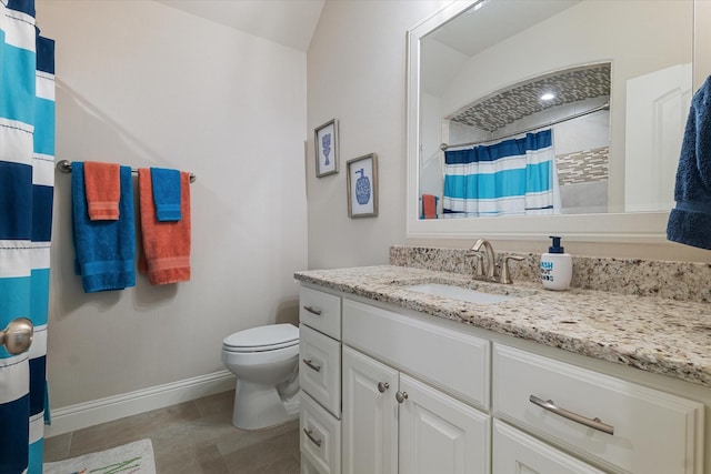 bathroom with toilet, curtained shower, vanity, and baseboards