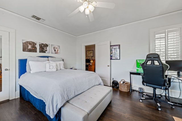 bedroom featuring visible vents, dark wood-type flooring, and a ceiling fan