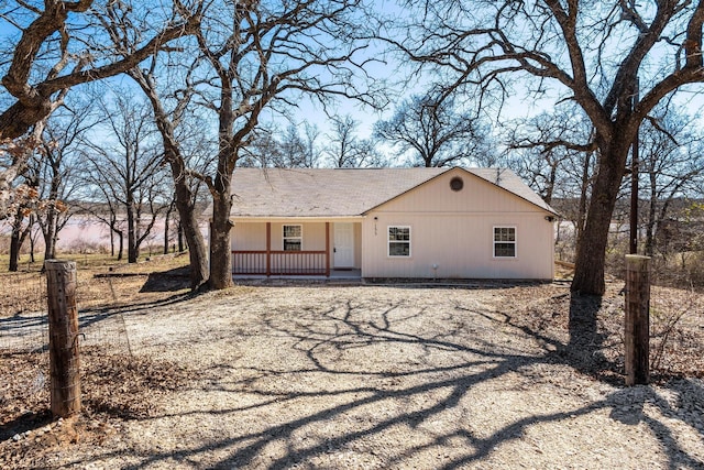 view of front of home with gravel driveway and covered porch