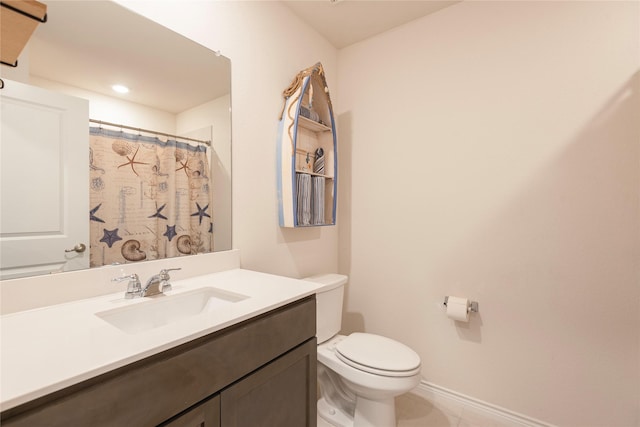 full bath with tile patterned flooring, baseboards, toilet, a shower with shower curtain, and vanity