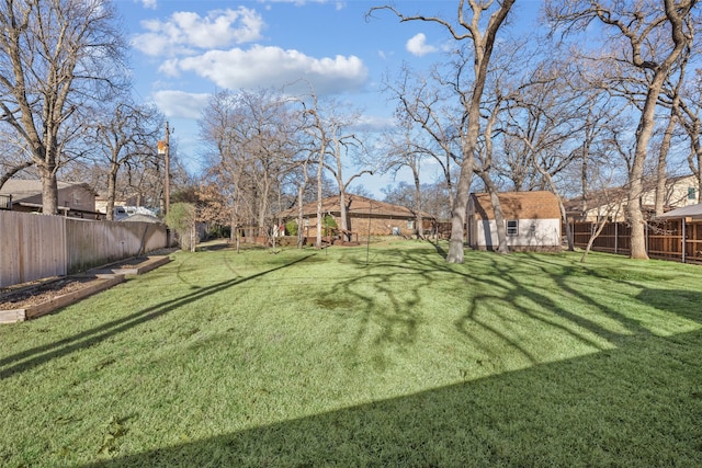 view of yard with a storage shed, an outdoor structure, and a fenced backyard