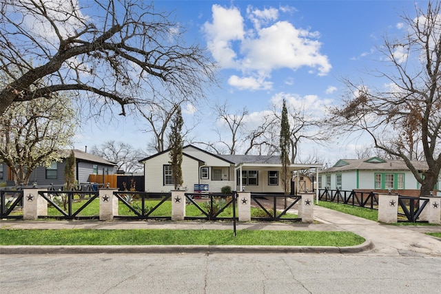 view of front facade featuring a fenced front yard and a gate