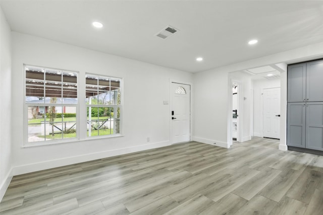 entryway with light wood finished floors, visible vents, recessed lighting, and baseboards