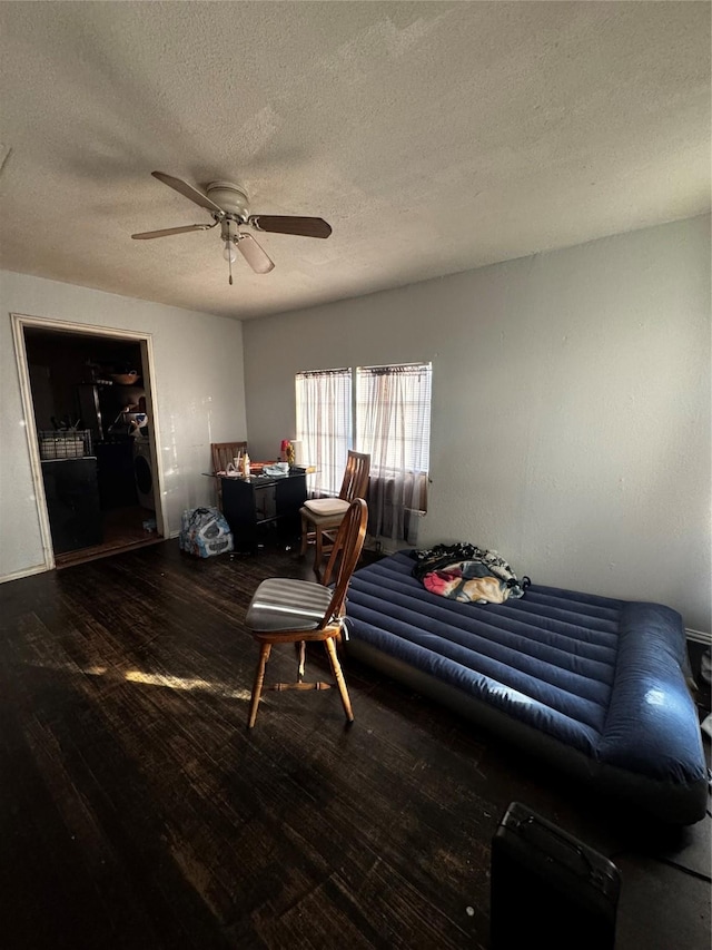 bedroom featuring a textured ceiling, wood finished floors, and a ceiling fan