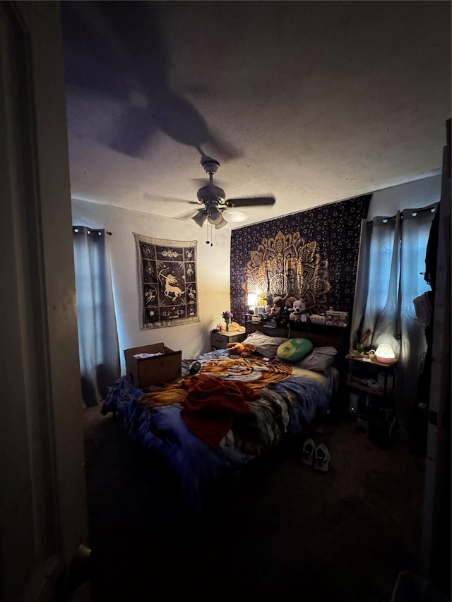 bedroom featuring ceiling fan