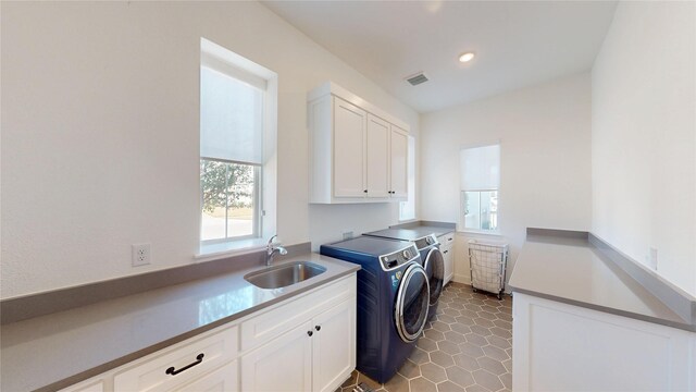 full bathroom featuring curtained shower, toilet, and vanity