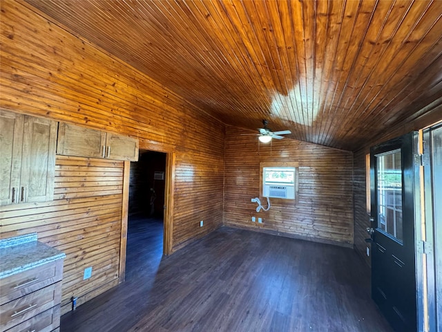 spare room with dark wood-type flooring, a healthy amount of sunlight, ceiling fan, and vaulted ceiling