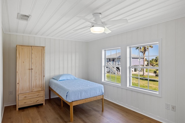 bedroom featuring wood finished floors, visible vents, and ceiling fan