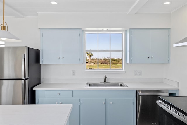 kitchen with crown molding, light countertops, recessed lighting, stainless steel appliances, and a sink