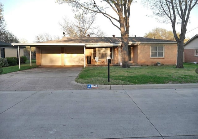 ranch-style home featuring driveway and a front lawn