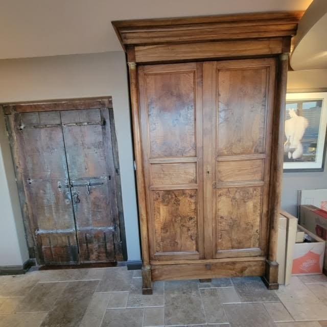 interior details featuring baseboards