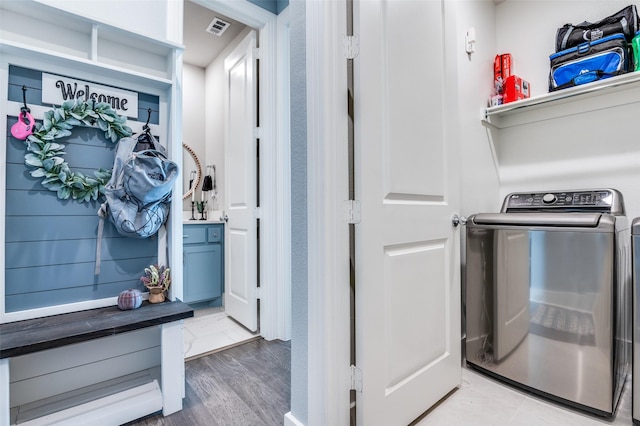 washroom featuring visible vents, independent washer and dryer, laundry area, and light wood-style floors