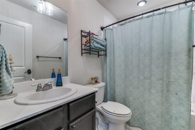 full bathroom featuring vanity, a shower with shower curtain, and toilet