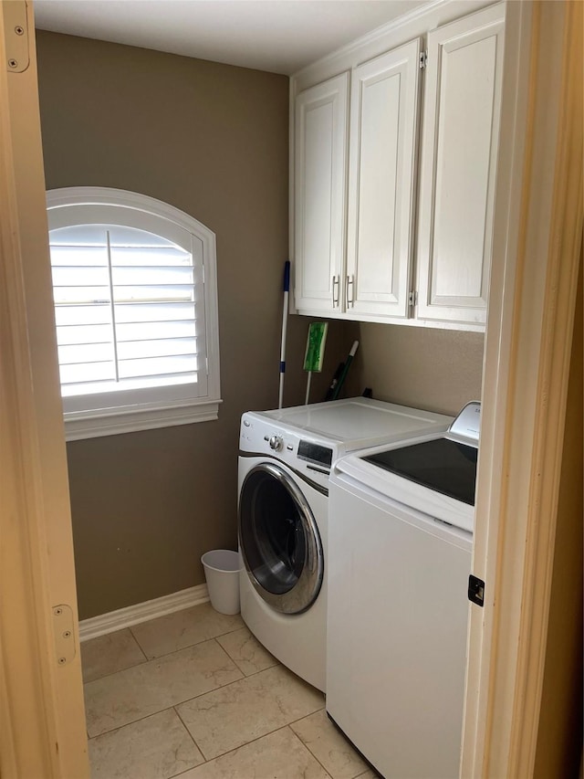 laundry room featuring cabinet space, washing machine and dryer, and baseboards