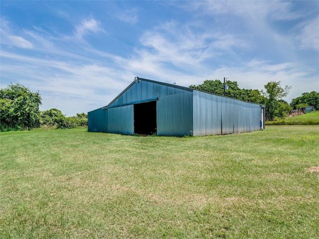 view of pole building with a lawn