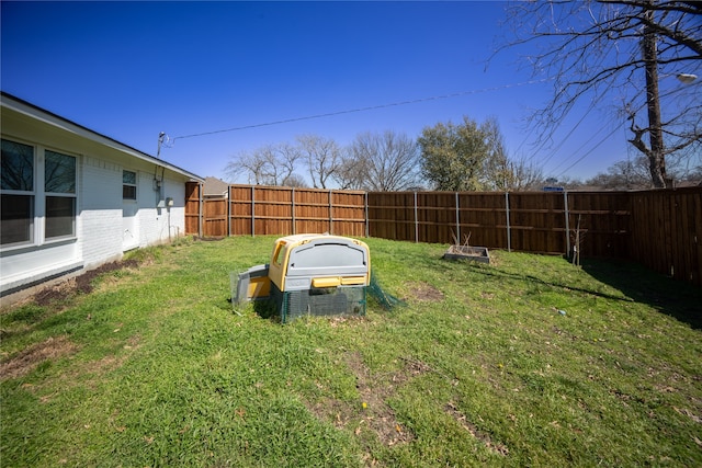 view of yard featuring a fenced backyard