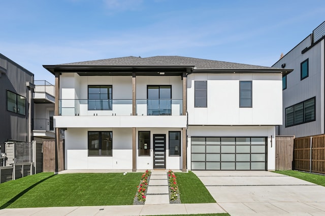 view of front of property featuring stucco siding, concrete driveway, a front yard, and fence