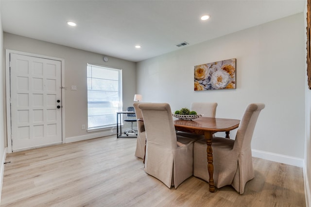 dining area featuring recessed lighting, light wood-style floors, visible vents, and baseboards