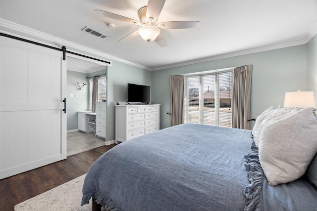 bedroom with visible vents, crown molding, a barn door, dark wood-style floors, and a ceiling fan