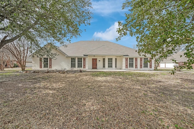 ranch-style house with roof with shingles