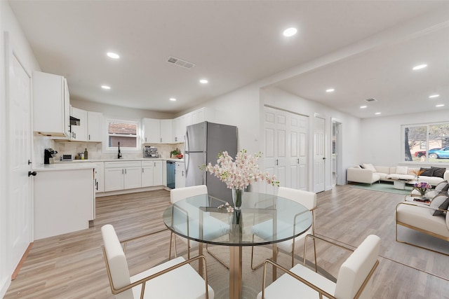 dining space featuring light wood-type flooring, visible vents, and recessed lighting