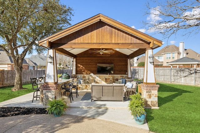 view of patio with outdoor dining space, ceiling fan, outdoor lounge area, and a fenced backyard