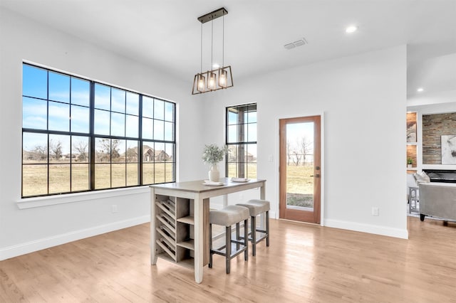 dining space with recessed lighting, visible vents, light wood-style flooring, and baseboards