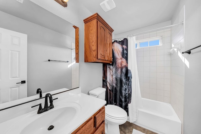 bathroom with vanity, toilet, visible vents, and shower / tub combo with curtain