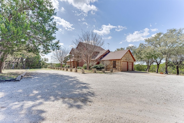 view of front facade featuring a garage and driveway