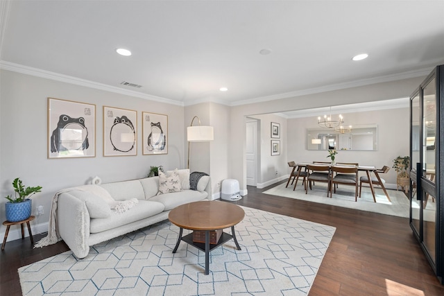 living area with baseboards, visible vents, dark wood-style flooring, and ornamental molding