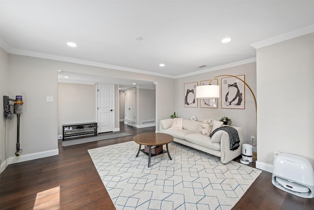 living room with recessed lighting, wood finished floors, baseboards, and ornamental molding