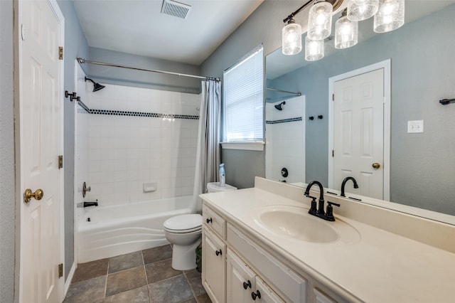 full bathroom featuring visible vents, shower / tub combo with curtain, vanity, and toilet