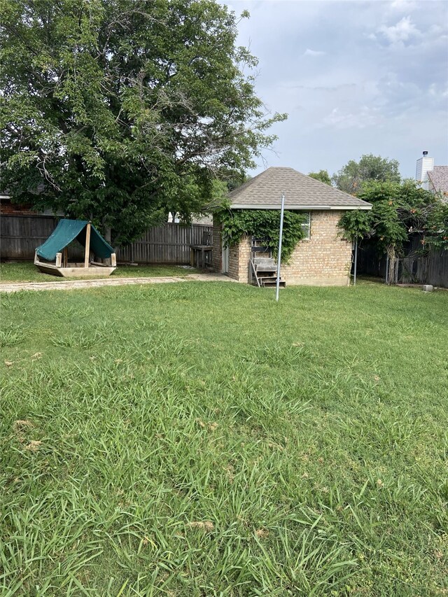 8304 Emerald Cir, North Richland Hills, TX 76180 - view of yard