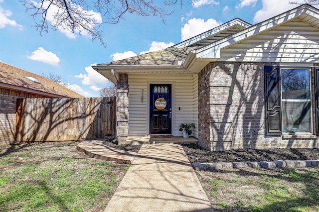 entrance to property with fence