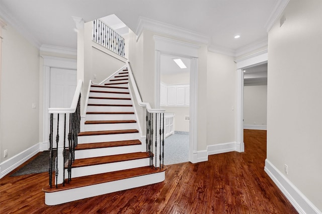 stairway featuring recessed lighting, baseboards, wood finished floors, and crown molding