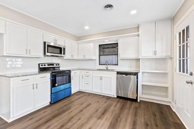 kitchen with a sink, visible vents, appliances with stainless steel finishes, and white cabinetry