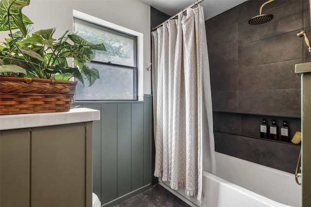 full bathroom featuring shower / tub combo with curtain