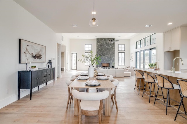 dining room with visible vents, a ceiling fan, recessed lighting, light wood-style floors, and baseboards