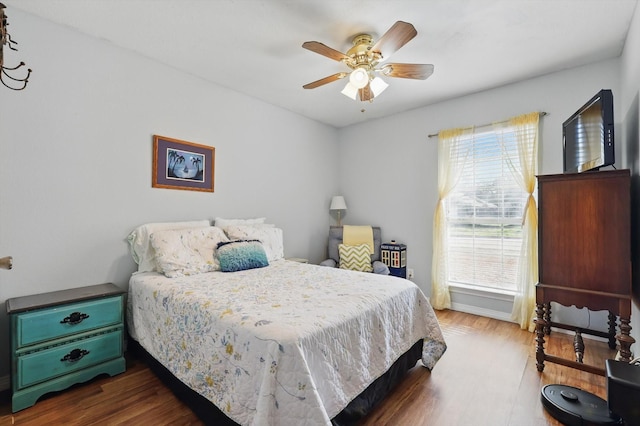 bedroom featuring wood finished floors and a ceiling fan