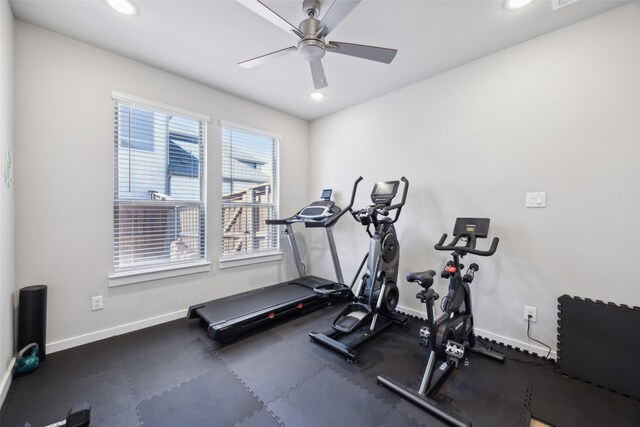 exercise room with a ceiling fan, recessed lighting, and baseboards