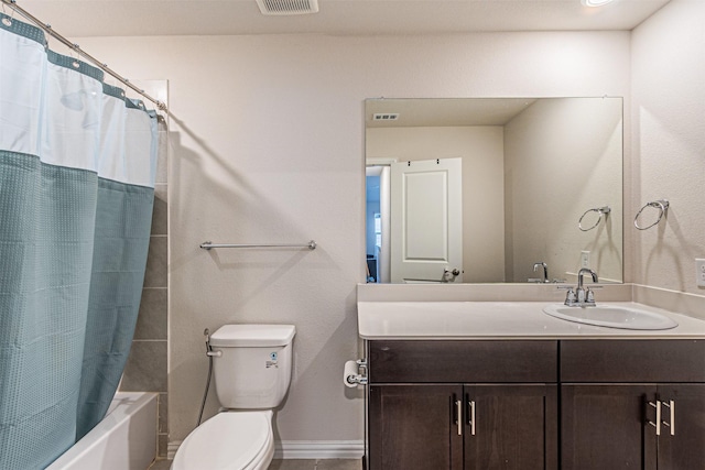 bathroom featuring shower / bathtub combination with curtain, visible vents, toilet, baseboards, and vanity