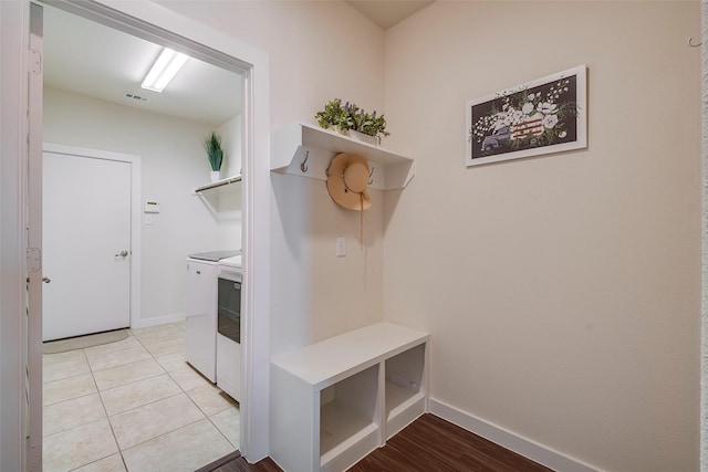 mudroom featuring light tile patterned floors, visible vents, and baseboards